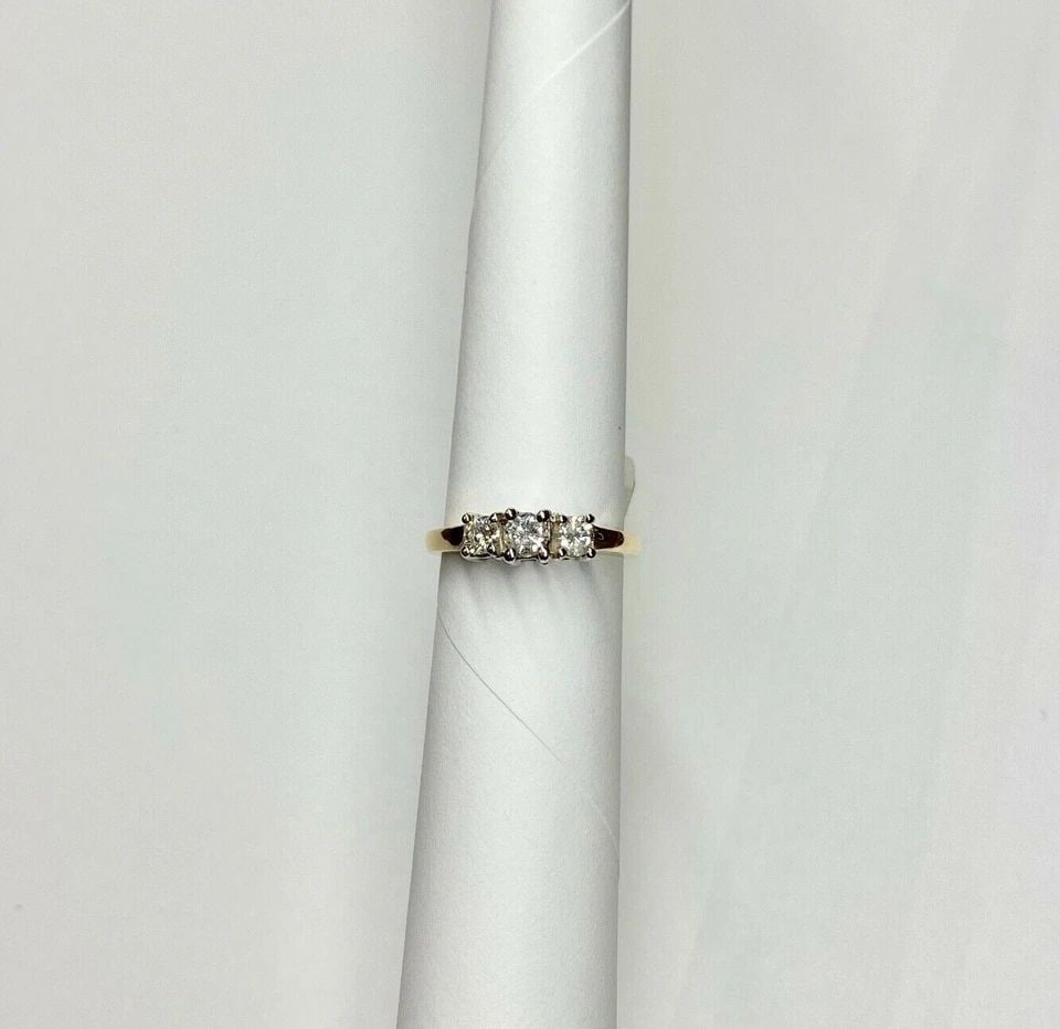 NEW 14K TWO TONED GOLD 3 STONE RING WITH 0.50CTW DIAMONDS (SIZE 6.25) 3.6 GRAM: WOMEN'S 14K 2TONE YELLOW/WHITE GOLD 3 STONE RING WITH 0.50CT DIAMONDS SIZE 6.25 Women's 14k 2tone Yellow/White Gold Ring with 0.50ct Diamonds Size 6.25 You are bidding on a new with tags Women's 14k Y