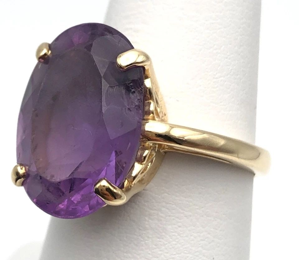 14K GOLD RING WITH 8.75CT OVAL AMETHYST (CHIPPED/SCRATCHED) (SIZE 6.75) 5.7 GRAM (1 of 2)