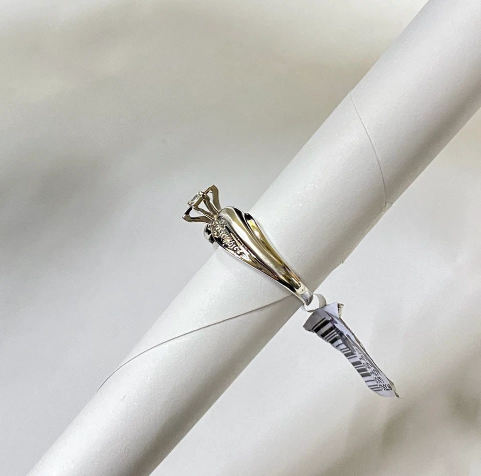 NEW 18K WHITE GOLD RING, 0.12CTW NATURAL DIAMONDS (SIZE 7.25) 4.3 GRAM: WOMEN'S 18K WHITE GOLD RING WITH 0.12CT DIAMONDS (SIZE 7.25) Women's 18k White Gold Ring with 0.12CT Diamonds (Size 7.25) You are bidding on a new with tags Women's 18k White Gold Ring with 0.12CT Dia