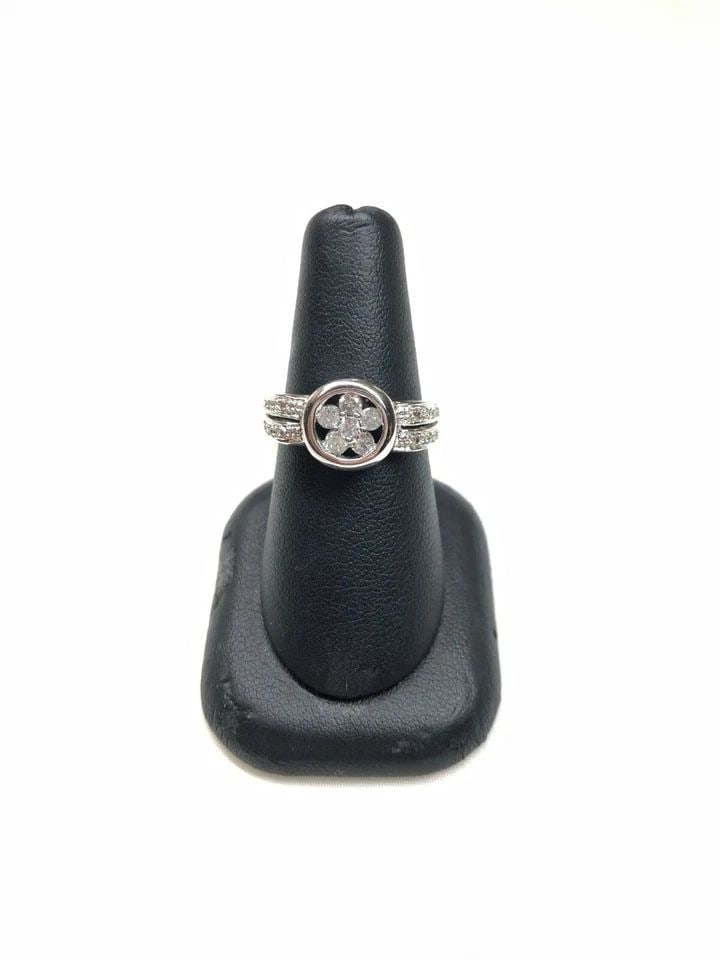 NEW 14K WHITE GOLD RING WITH 0.50CTW DIAMONDS (SIZE 7.25) 4.4 GRAMS: WOMEN'S 14K WHITE GOLD RING WITH DIAMONDS NEW Women's 14k White Gold Ring with Diamonds NEW You are bidding on a new with defects Women's 14k White Gold Ring with Diamonds. The ring has minor scuffs a
