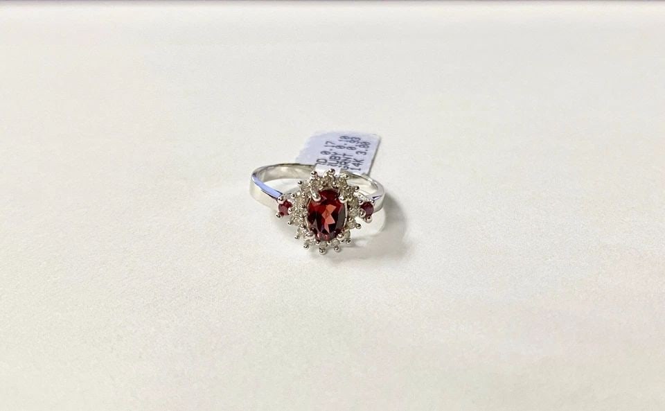 NEW 14 WHITE GOLD RING WITH RUBY, GARNET AND DIAMONDS (SIZE 7) 3.8 GRAMS (1 of 2)