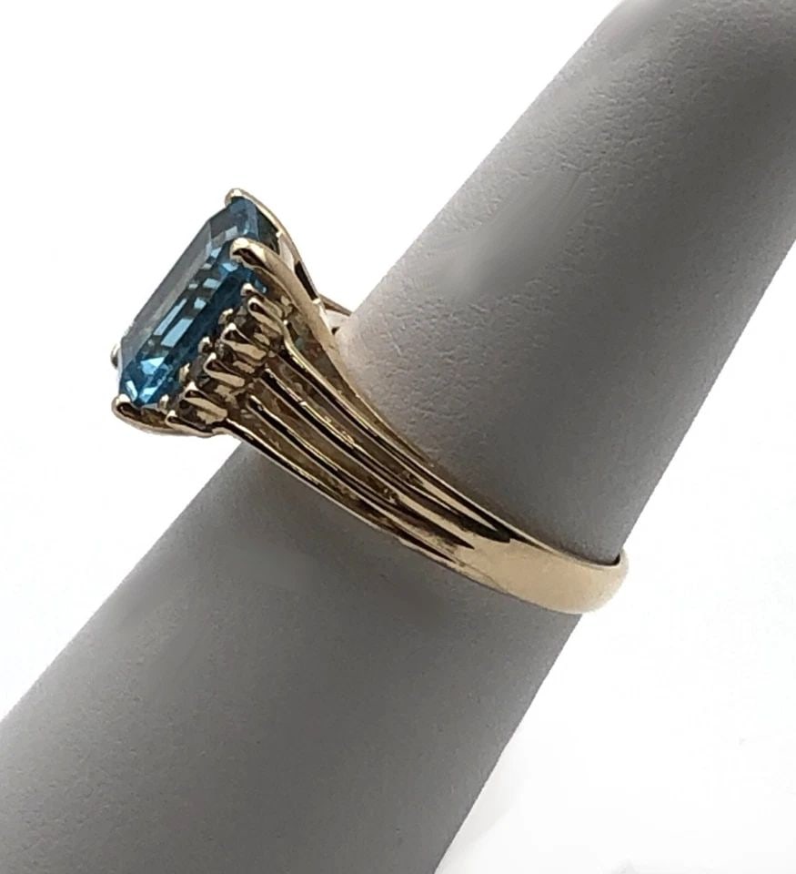 14K GOLD RING WITH BLUE TOPAZ AND 0.13CTS DIAMONDS (SIZE 6) 4.6 GRAMS (1 of 2)
