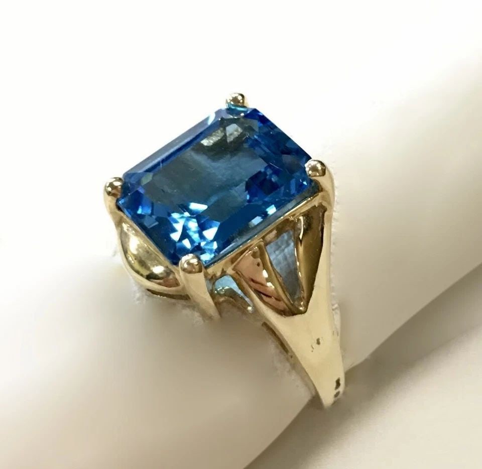 10K YELLOW GOLD RING WITH 12MM SQUARE CUT BLUE TOPAZ ( SIZE: 7 ) 5.9G (1 of 2)