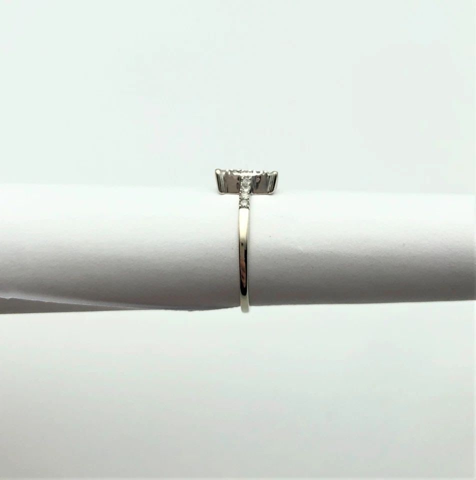 10K WHITE GOLD RING WITH 0.62CTW WHITE AND ORANGE DIAMONDS (SIZE 7) 2.1G: 10K WHITE GOLD RING WITH WHITE AND ORANGE DIAMONDS 0.62CTW (SIZE: 7) 10k White Gold Ring with White and Orange Diamonds You are bidding on a 10k White Gold Ring with White and Orange Diamonds. The rin