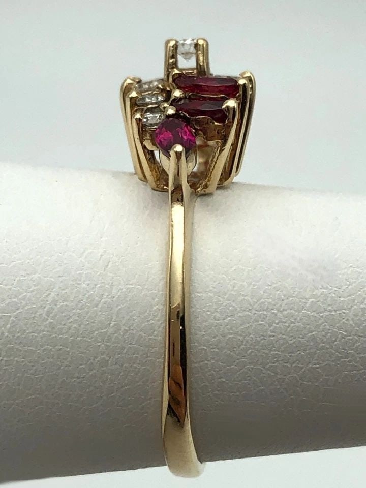 14K GOLD RING WITH NATURAL RUBIES AND 0.20CTW DIAMONDS (SIZE 6.75) 2.8 GRAM (1 of 2)