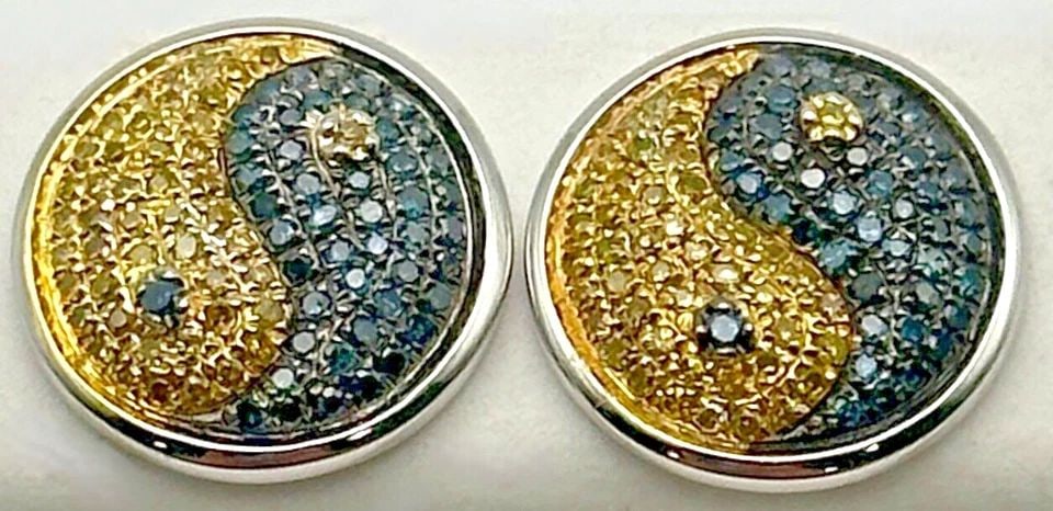 10K WHITE GOLD YIN & YANG EARRINGS, 0.90CTS OF BLUE AND YELLOW DIAMONDS 2.7G: 10k White Gold Yin & Yang Earrings, 0.90cts of Blue and Yellow Diamonds Condition: Used / has been cleaned Material: 10k White Gold Weight: 2.7 grams Earrings Size: 13mm wide Back Type: Screw Backs St