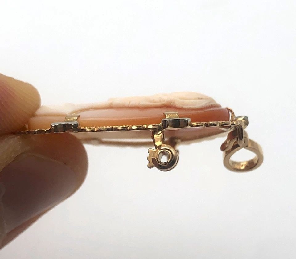 VINTAGE 18K TWO TONED GOLD BROOCH / PENDANT WITH CAMEO SHELL ( 8.2 GRAMS ) (1 of 2)