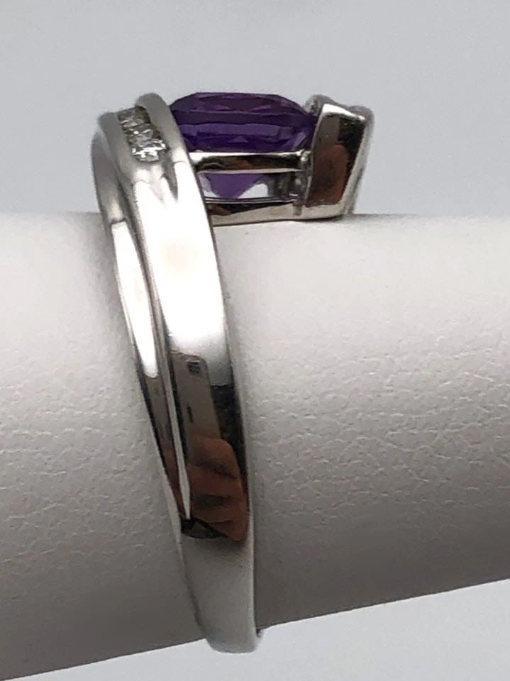 14K WHITE GOLD RING WITH AMETHYST AND 0.25CTS OF DIAMONDS SIZE: 7.25 3.9G (1 of 2)