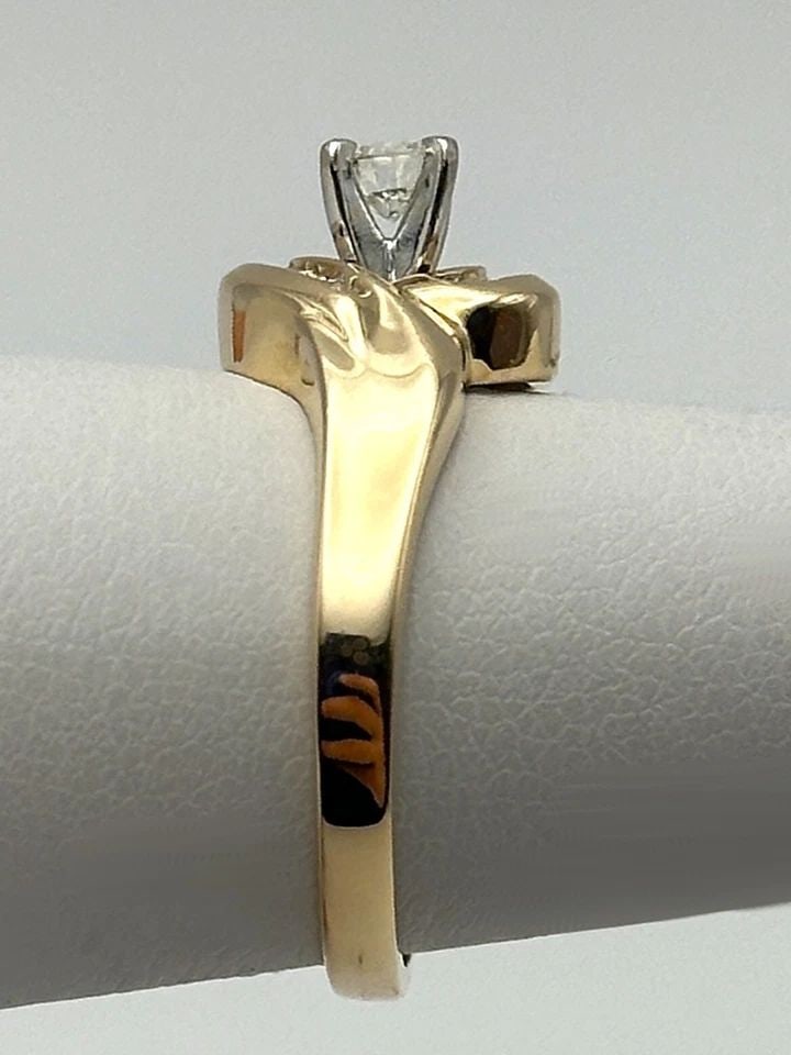 14K GOLD TWIST STYLE RING WITH 0.35CTW VS DIAMONDS (SIZE 6.25) 3.6 GRAM (1 of 2)