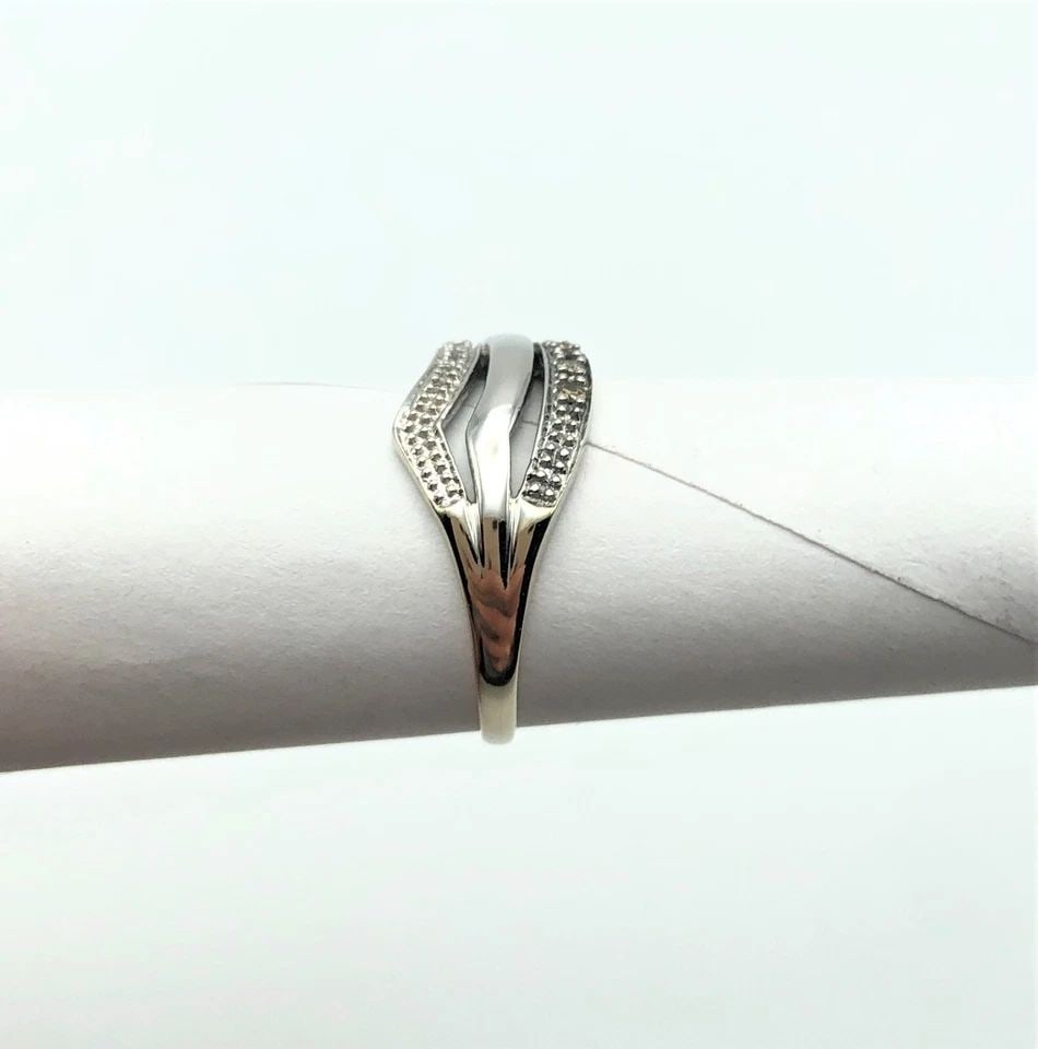 14K WHITE GOLD WAVE RING WITH 0.32CTW CHAMPAGNE & WHITE DIAMONDS (SIZE 9) 4.1 GR (1 of 2)