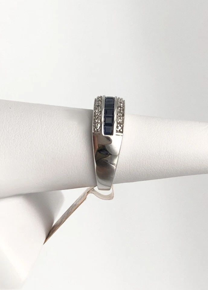 NEW 10K WHITE GOLD BAND WITH SAPPHIRES AND DIAMONDS (SIZE 7) 3.9 GRAM: 10K WHITE GOLD BAND WITH SAPPHIRES AND 0.10 CARATS OF DIAMONDS SIZE: 7 10k White Gold Band with Sapphires and 0.10 carats of Diamonds You are bidding on a 10k White Gold Band with Sapphires and 0.10 c