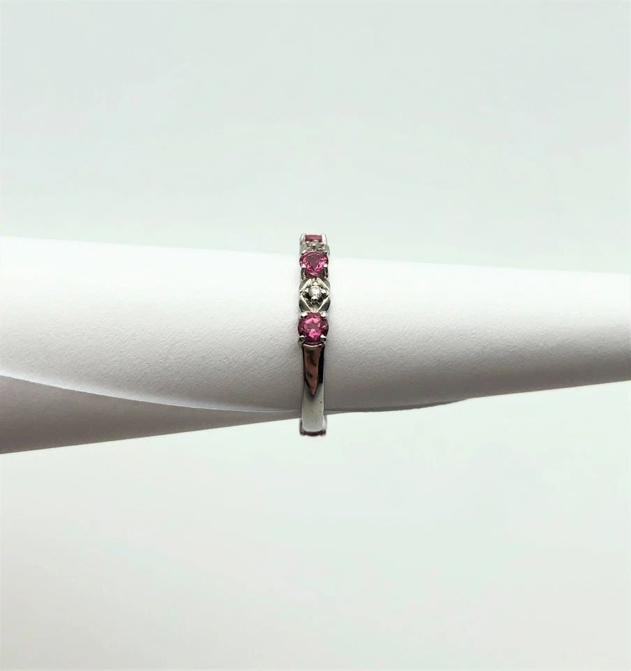 14K WHITE GOLD GABRIEL & CO. RING, TOURMALINE, 0.08CT DIAMONDS SIZE: 6.75 2.5G: 14K WHITE GOLD GABRIEL & CO. RING WITH PINK TOURMALINE AND 0.08CT DIAMONDS 14k White Gold Gabriel & Co. Ring with Pink Tourmaline and 0.08ct Diamonds You are bidding on a 14k White Gold Gabriel & Co. 