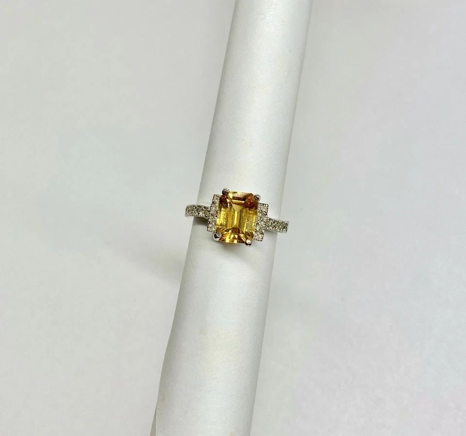 14K WHITE GOLD RING, 0.12CTW DIAMONDS, 2.05CT CENTER CITRINE (SIZE 6.25) 4.3G: WOMEN'S 14K WHITE GOLD RING WITH DIAMONDS AND 2.05CT CITRINE CENTER (SIZE 6.25) Women's 14k White Gold Ring with Diamonds and 2.05ct Citrine (Size 6.25) You are bidding on a new with defects Women's 1
