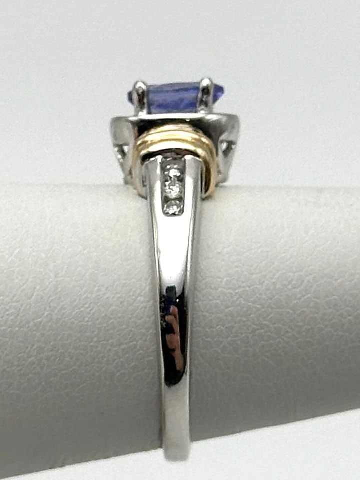 14K TWO TONED GOLD RING WITH TANZANITE AND 0.08CTW DIAMONDS (SIZE 5.75) 3.6 GRAM: 14k Two Toned Gold Ring with Tanzanite and 0.08cts of Diamonds Condition: Used Material: 14k Two Toned white/yellow gold Ring Size: 5.75 Weight: 3.6 grams Top Width: 8mm Bottom Width: 1.5mm Stone Info