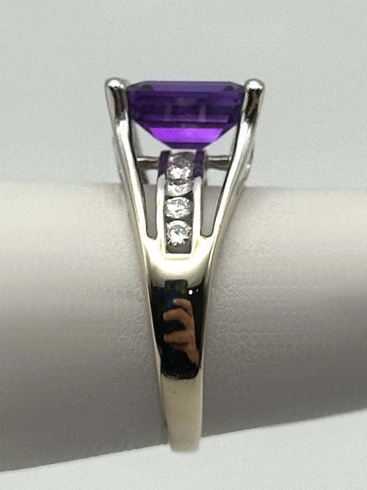 14K WHITE GOLD RING WITH AMETHYST AND 0.30CTW DIAMONDS (SIZE 6.25) 3.7G (1 of 2)