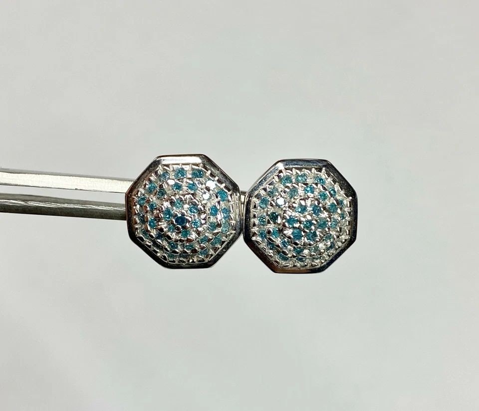 10K WHITE GOLD EARRINGS WITH 0.50CTW BLUE DIAMONDS 4 GRAMS: 10K WHITE GOLD EARRINGS WITH BLUE DIAMONDS 10k White Gold Earrings with Blue Diamonds You are bidding on pre-owned 10k White Gold Earrings with Blue Diamonds. The earrings have minor scuffs and scratc