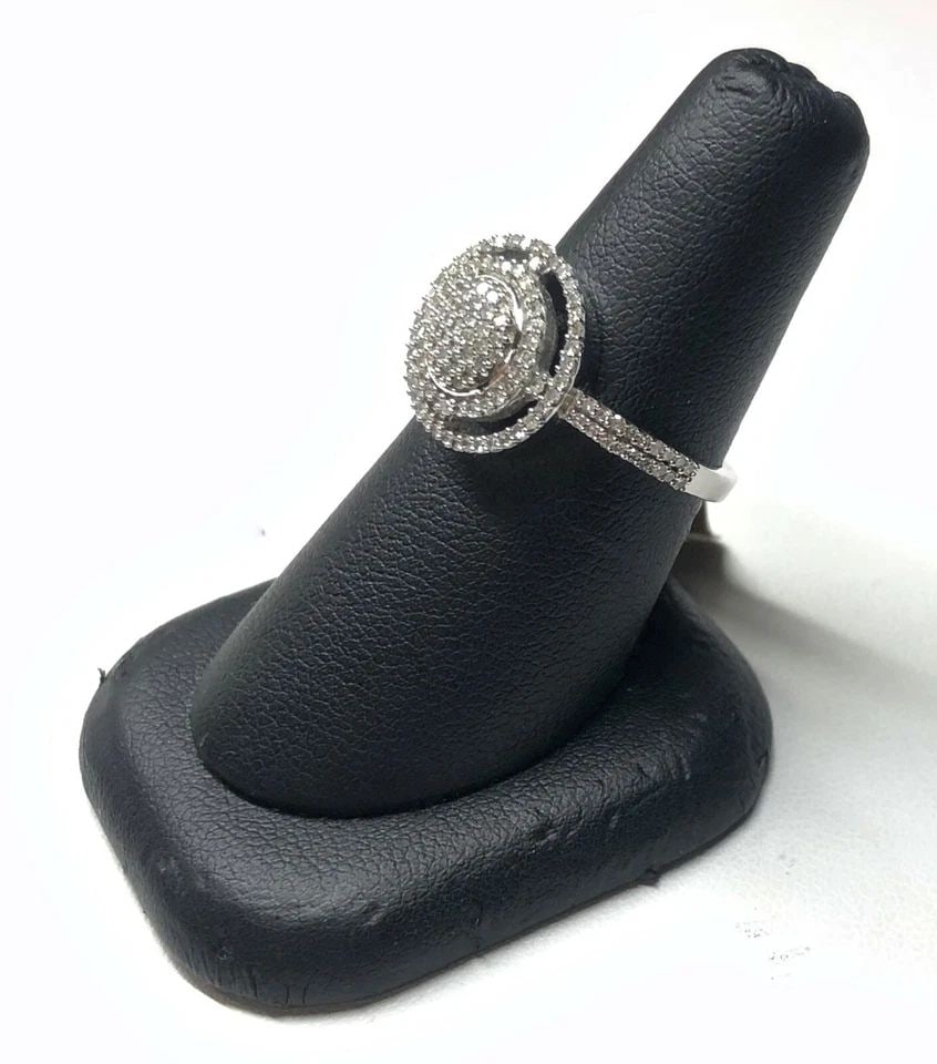 10K WHITE GOLD ROUND CIRCLE RING WITH 0.50CTW DIAMONDS (SIZE 6.5) 4 GRAMS: WOMEN'S 10K WHITE GOLD DIAMOND RING NEW Women's 10k White Gold Diamond Ring NEW You are bidding on a new with defects Women's 10k White Gold Ring with Diamonds. The ring has minor scuffs and scratches