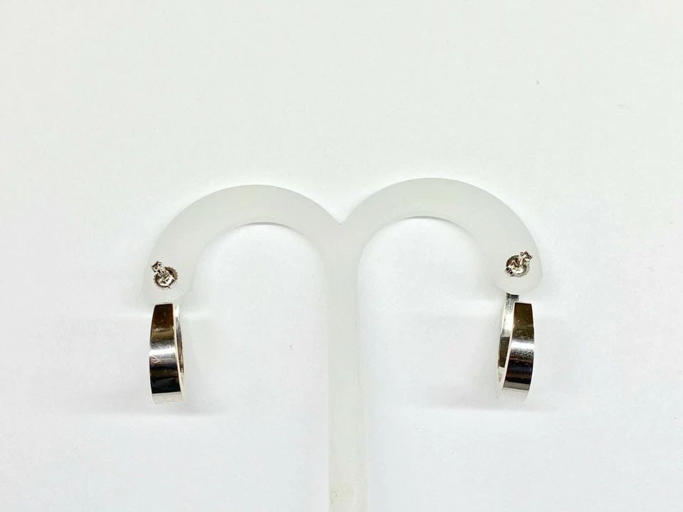 14K WHITE GOLD CURVED HOOK / HOOP STYLE EARRINGS PUSH BACKS 3.8G: WOMEN'S 14K WHITE GOLD EARRINGS Women's 14k White Gold Earrings You are bidding on a pre-owned Women's 14k White Gold Earrings. The earrings have minor scuffs and scratches from normal wear and tear, 