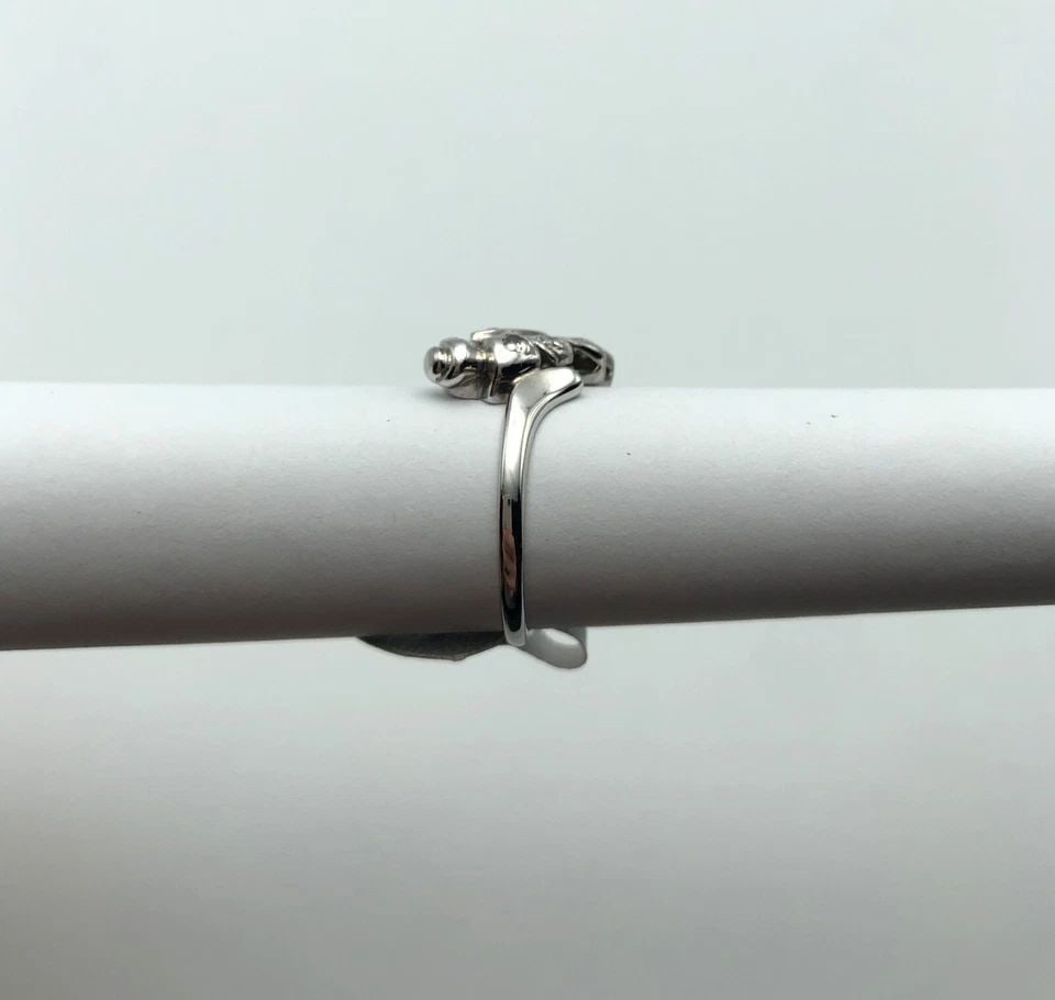 14K WHITE GOLD EYE LEAF STYLE RING WITH 0.35CTW DIAMONDS (SIZE 6.75) 3.5 GRAM: 14K WHITE GOLD EYE LEAF STYLE RING WITH DIAMONDS (SIZE: 6.75) 14k White Gold Eye Leaf style Ring with Diamonds You are bidding on a 14k White Gold Eye Leaf style Ring with Diamonds. The ring has been 