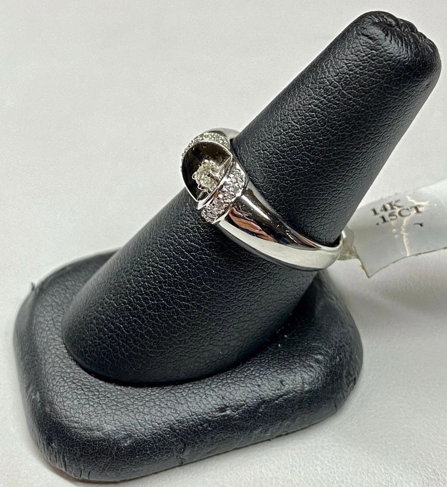 NEW 14K WHITE GOLD RING WITH 0.15CTW NATURAL DIAMONDS (SIZE 7.5 ) 4.1 GRAM: WOMEN'S 14K WHITE GOLD RING WITH DIAMONDS SIZE 7.5 NEW 14k White Gold Ring with Diamonds Size 7.5 NEW You are bidding on a new with defects 14k White Gold Ring with Diamonds. The ring has minor scuffs