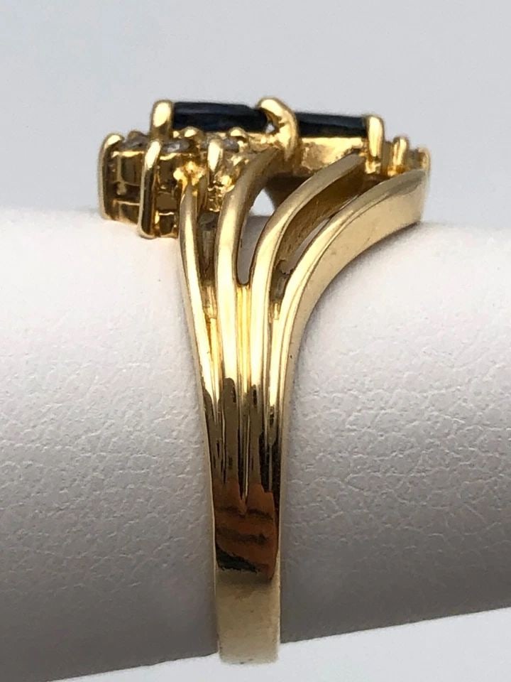 14K GOLD RING WITH NATURAL SAPPHIRES AND DIAMONDS (SIZE 6.5) 3.9 GRAMS (1 of 2)