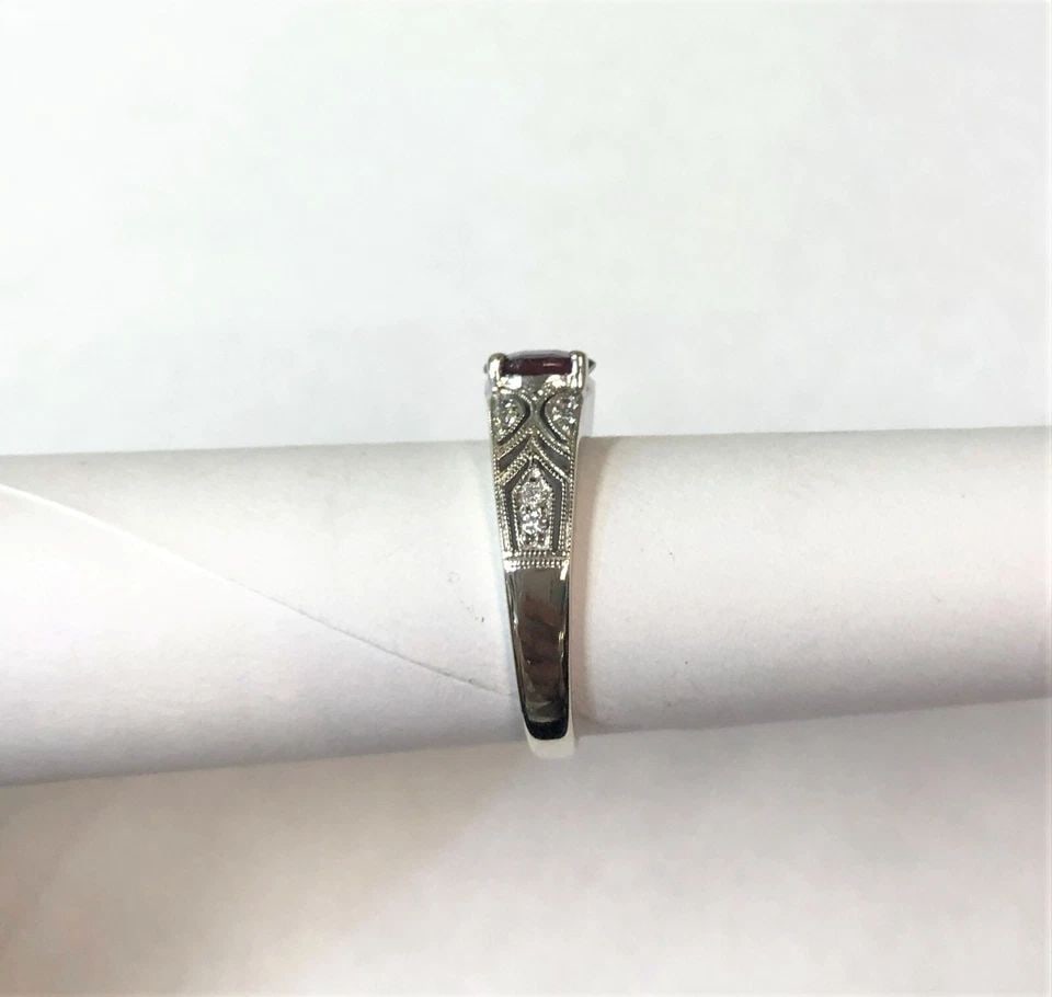 14K WHITE GOLD RING WITH GARNET AND 0.19CTW DIAMONDS (SIZE 6.5) 3.4 GRAM (1 of 2)