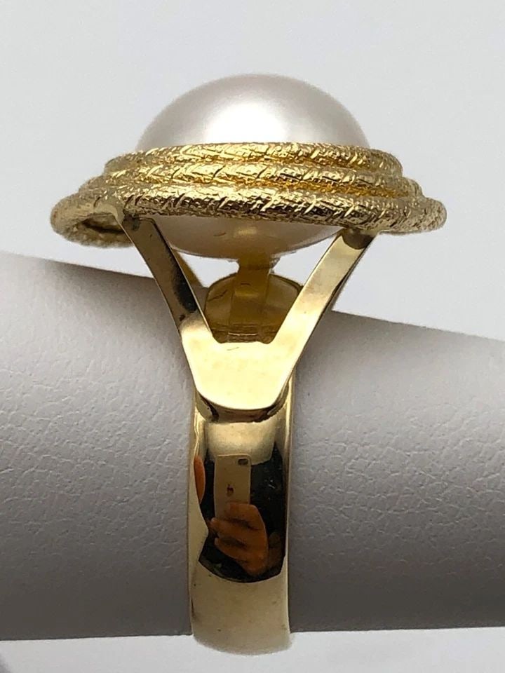 14K GOLD RING MADE IN ITALY WITH 12.5MM CULTURED PEARL (SIZE 7) 4.2 GRAMS: 14K MADE IN ITALY GOLD RING SET WITH 12.5MM CULTURED PEARL SIZE: 7 14k Made in Italy Gold Ring set with 12.5mm cultured Pearl Condition: Used, Head has some warping Material: 14k Yellow Gold, Made in 