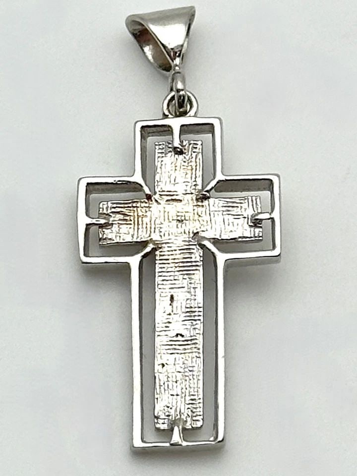 18K WHITE GOLD CROSS PENDANT ( 3.2 GRAMS ) (1 of 2)