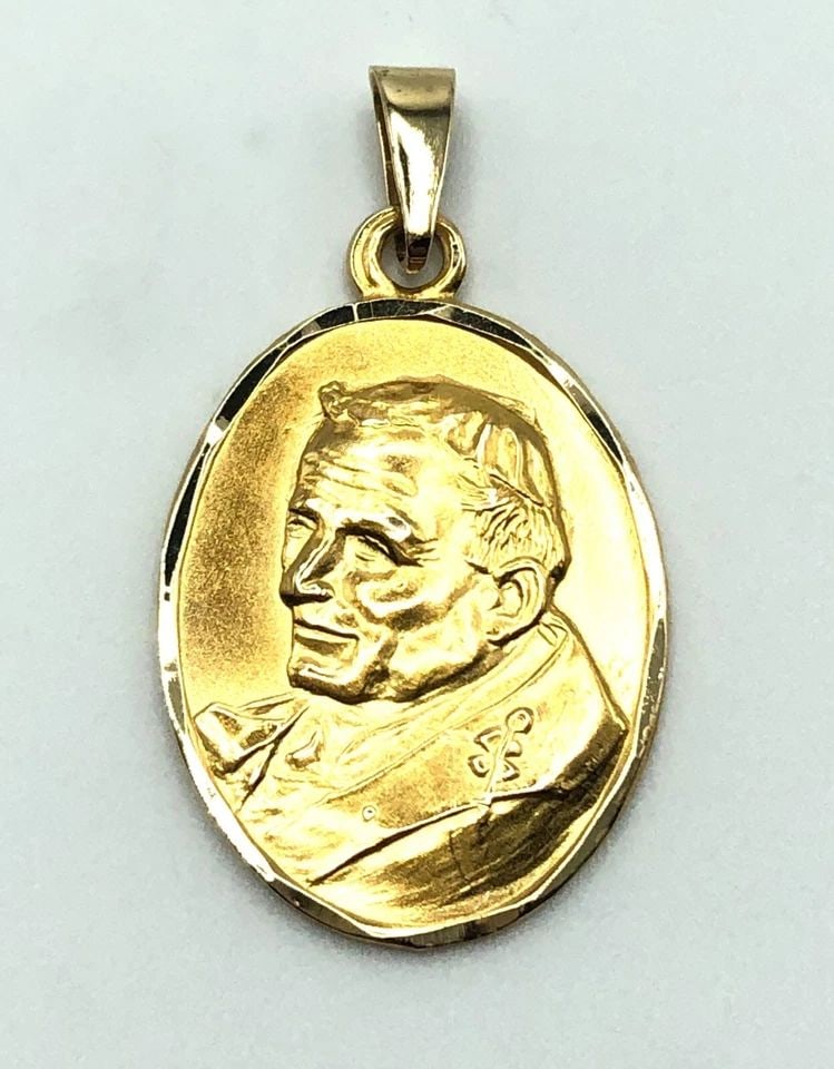 14K GOLD DOUBLE SIDED PENDANT, POPE AND MOTHER MARY ( 3.7 GRAMS ): 14K GOLD DOUBLE SIDED PENDANT, POPE AND MOTHER MARY 3.7G 14k Gold double sided Pendant, Pope and Mother Mary You are bidding on a 14k Gold double sided Pendant, Pope and Mother Mary. The pendant has b