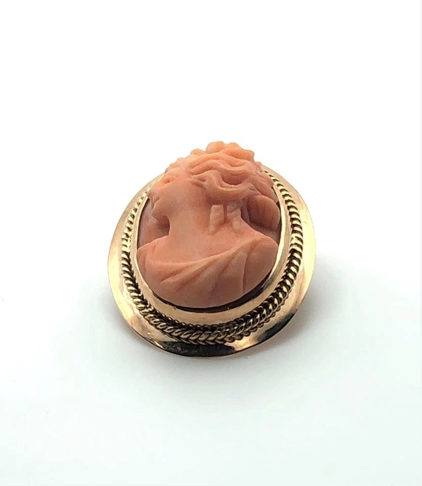 10K GOLD BROOCH / PENDANT WITH PINK CORAL CAMEO ( 6.5 GRAMS ): 10K GOLD BROOCH / PENDANT WITH PINK CORAL CAMEO 10k Gold Brooch / Pendant with Pink Coral Cameo You are bidding on a 10k Gold Brooch / Pendant with Pink Coral Cameo. The piece has been fully checked a