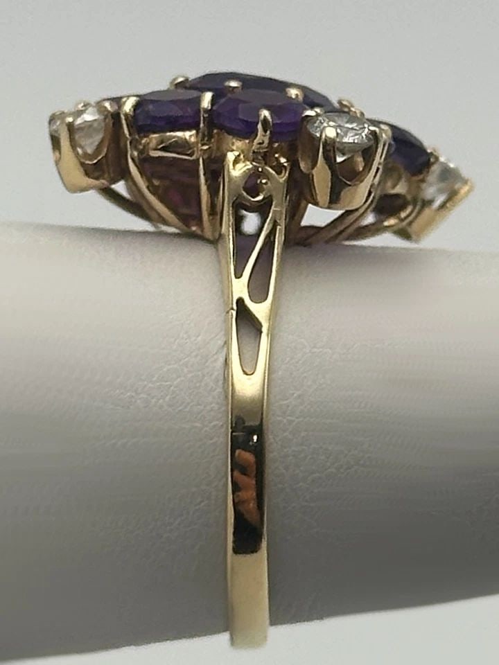 10K GOLD FLOWER RING WITH AMETHYST AND 0.56CTW DIAMONDS (SIZE 8.5) 4.3 GRAMS (1 of 2)