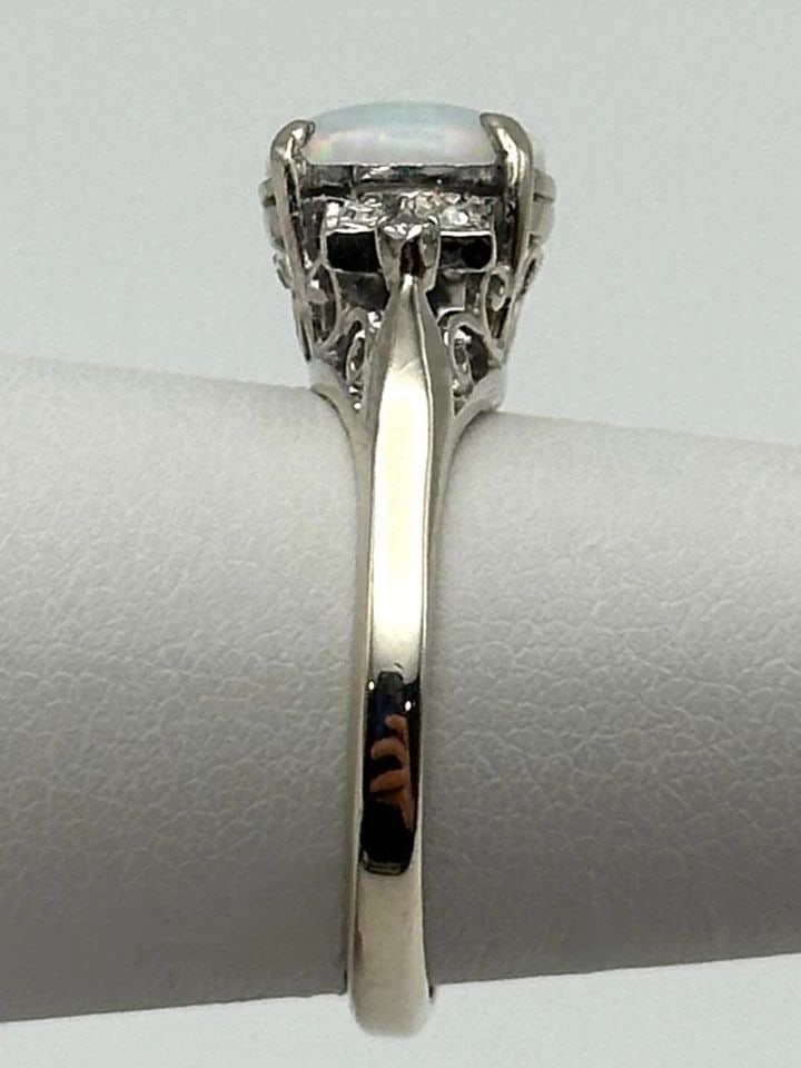 14K WHITE GOLD RING WITH NATURAL OPAL AND 0.06CTS DIAMONDS (SIZE 6.25) 3.3 GRAM (1 of 2)