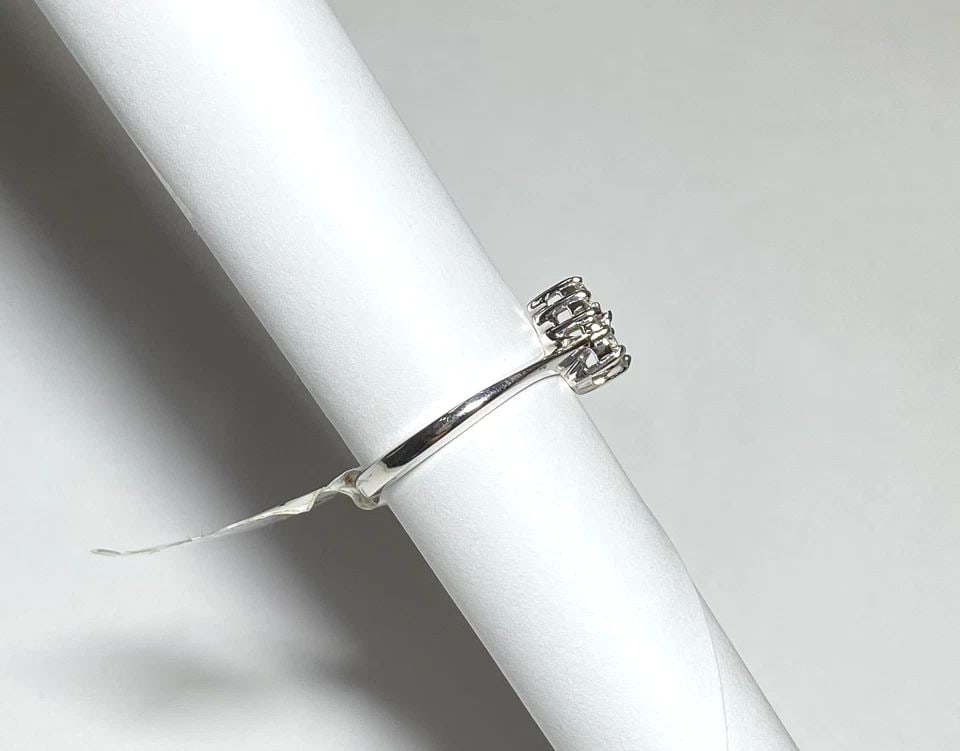 NEW 14K WHITE GOLD PEAR RING, 0.33CTW BLUE/WHITE DIAMONDS (SIZE 6.5) 2.8 GRAM: WOMEN'S 14K WHITE GOLD PEAR SHAPE RING WITH BLUE AND WHITE DIAMONDS (SIZE 6.5) Women's 14k White Gold Pear Shape Ring with Blue and White Diamonds (Size 6.5) You are bidding on a new with tags Women's