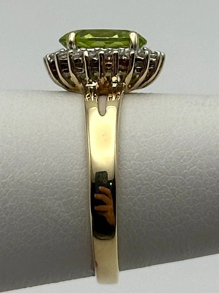 14K GOLD RING WITH PERIDOT AND 0.20CTW DIAMONDS (SIZE 5.75) 3.2 GRAMS (1 of 2)