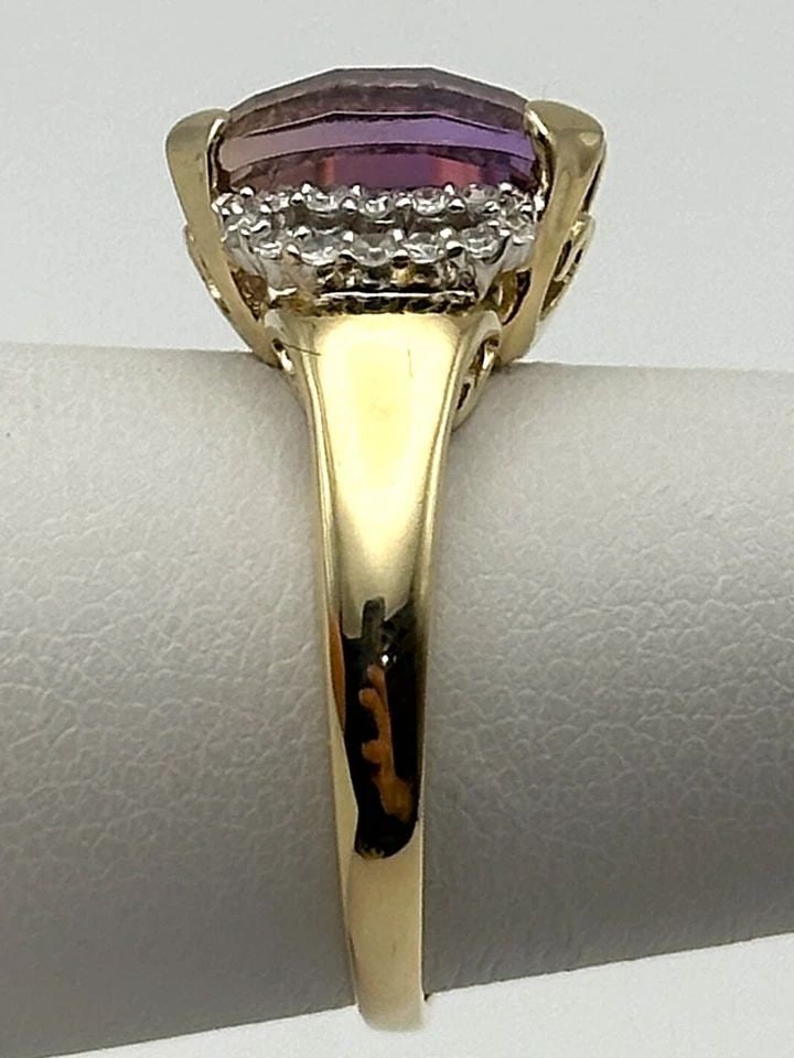 10K YELLOW GOLD RING WITH AMETRINE, 0.24CTW DIAMONDS (SIZE 7.25) 3.9 GRAMS: 10K YELLOW GOLD RING WITH AMETRINE AND 0.24CTS OF DIAMONDS SIZE: 7.25 10k Yellow Gold Ring with Ametrine and 0.24cts of Diamonds Condition: Used, has been cleaned and lightly polished Material: 10k Ye