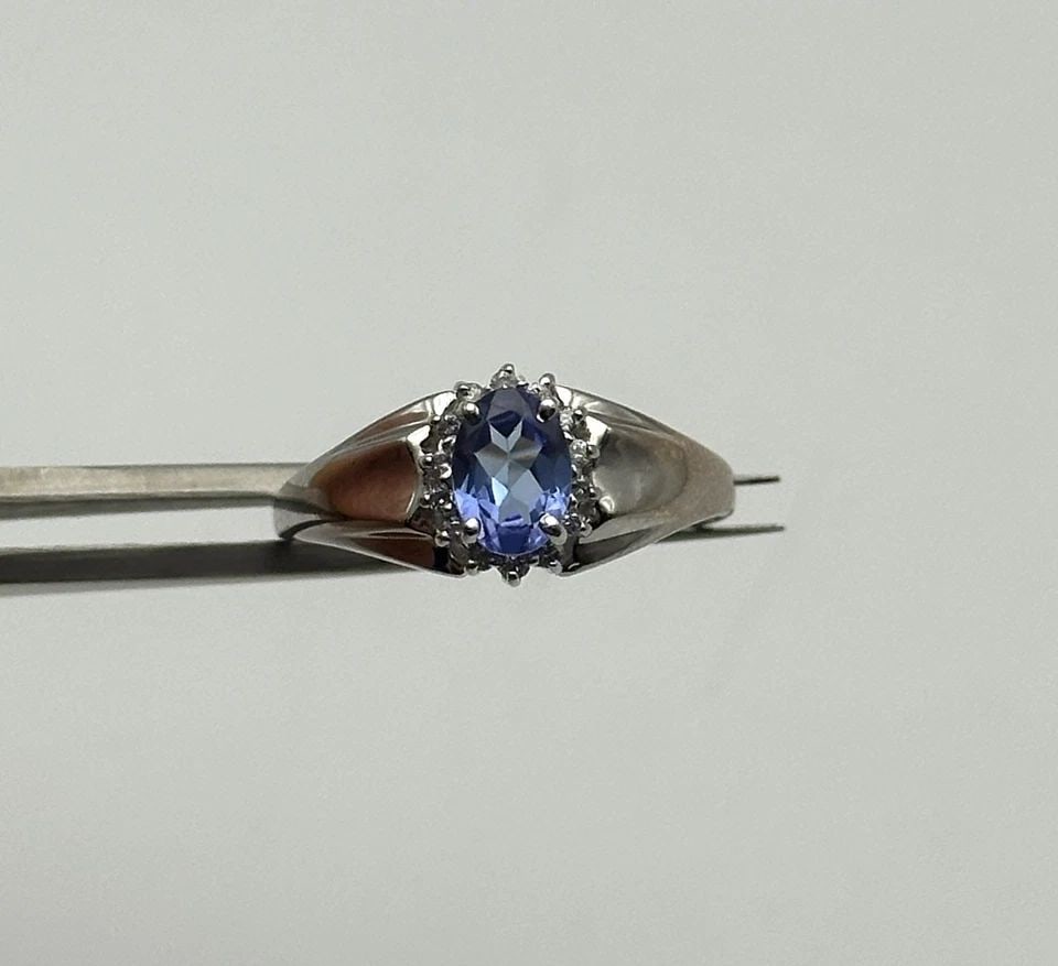 14K WHITE GOLD RING WITH OVAL TANZANITE AND 0.14CTW DIAMONDS (SIZE: 9) 2.7 GRAMS (1 of 2)