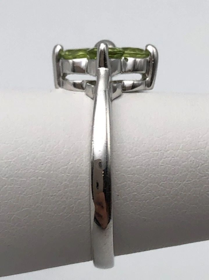 14K WHITE GOLD FOUR LEAF CLOVER STYLE RING WITH PERIDOT (SIZE 7) 3.4 GRAMS (1 of 2)