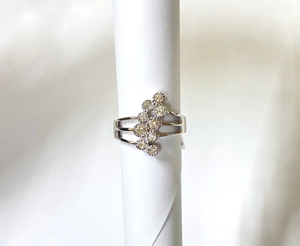 NEW 10K WHITE GOLD RING GRAPE CLUSTER STYLE, 0.40CTW DIAMONDS (SIZE 7) 3.6 GRAM: WOMEN'S 10K WHITE GOLD RING WITH 0.40CT DIAMONDS (SIZE 7) Women's 10k White Gold Ring with 0.40ct Diamonds (Size 7) You are bidding on a new with tags Women's 10k White Gold Ring with 0.40ct Diamonds.