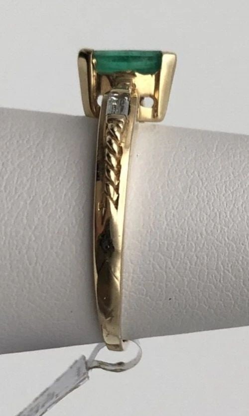 14K GOLD RING WITH NATURAL EMERALD AND 0.16CTW DIAMONDS (SIZE 6.5) 2.1 GRAM: 14K GOLD RING WITH CENTER EMERALD AND 0.16 CARATS OF DIAMONDS SIZE: 6.5 14k Gold Ring with center Emerald and 0.16 carats of Diamonds You are bidding on a 14k Gold Ring with center Emerald and 0.16 ca