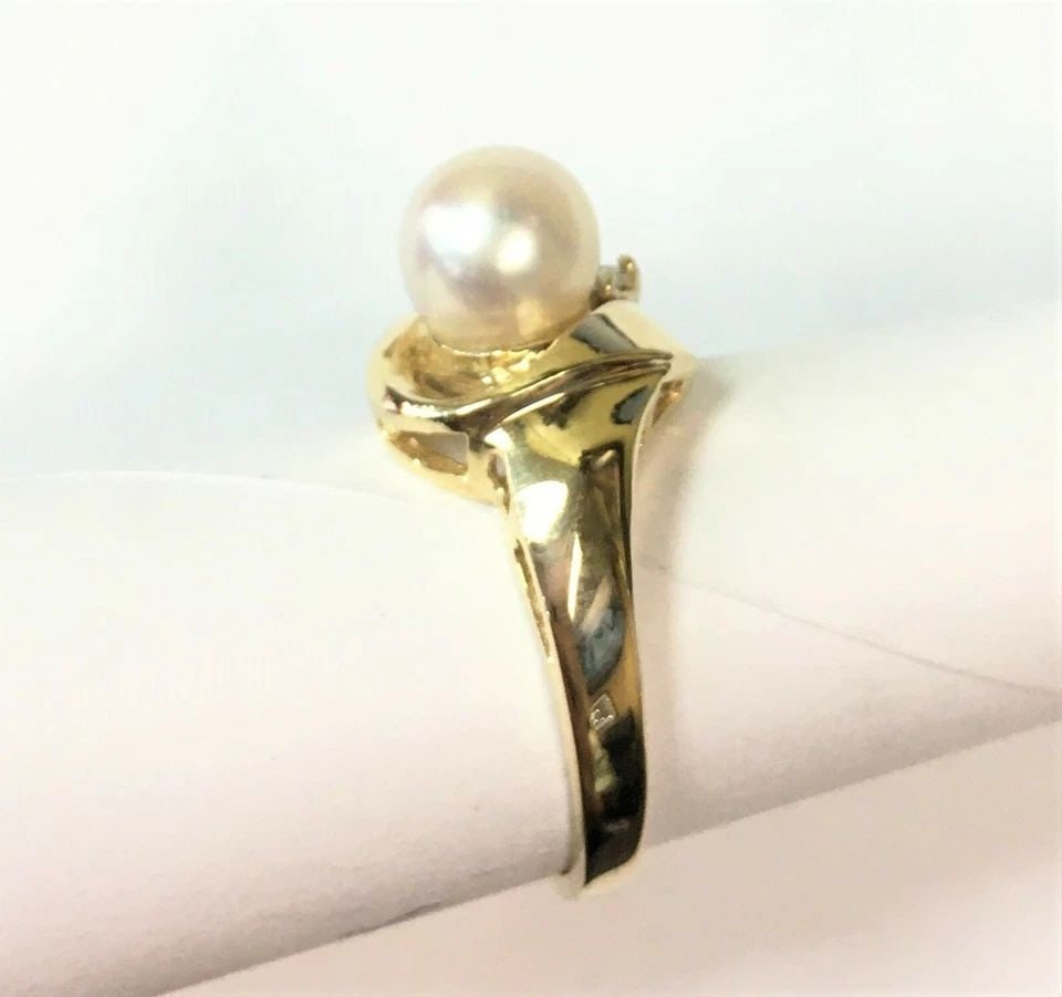 14K GOLD RIBBON STYLE RING, 7MM PEARL AND 0.04CTW DIAMONDS (SIZE 6.25) 4 GRAM (1 of 2)