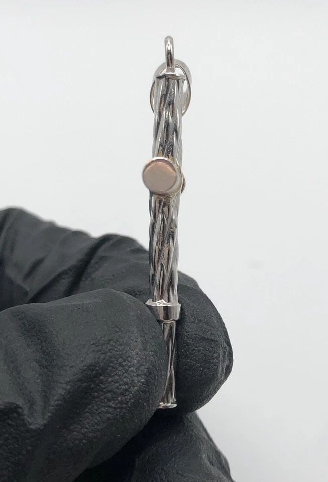 VERY UNIQUE TWO TONE 14K WHITE/YELLOW GOLD CROSS PENDANT ( 3.6 GRAMS ): VERY UNIQUE TWO TONE 14K WHITE/YELLOW GOLD CROSS PENDANT 3.6G Very Unique 14k White and Yellow Gold Cross Pendant You are bidding on a Very Unique 14k White and Yellow Gold Cross Pendant. The piece ha