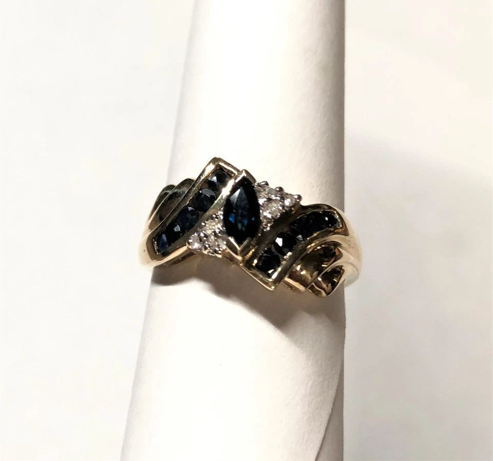 14K GOLD RING WITH NATURAL SAPPHIRES AND 0.06CTS OF DIAMONDS SIZE: 7 3.1G (1 of 2)