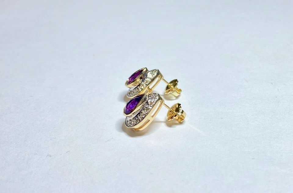 14K YELLOW GOLD PEAR SHAPE EARRINGS WITH AMETHYST, 0.14CTS DIAMONDS 3.2 GRAMS: 14K YELLOW GOLD PEAR SHAPE EARRINGS WITH AMETHYST AND 0.14CTS DIAMONDS 14k Yellow Gold Earrings with Amethyst and 0.14CTS Diamonds You are bidding on a pre-owned 14k Yellow Gold Earrings with Amethyst