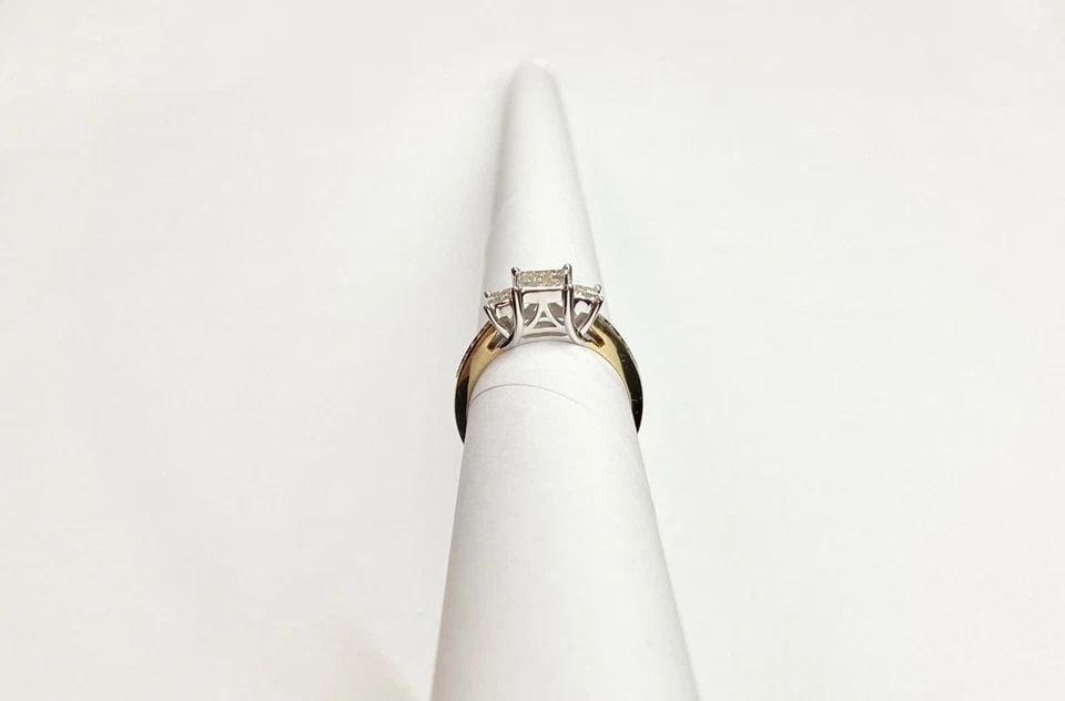 10K YELLOW/WHITE GOLD RING, 0.50CT PRINCESS/ROUND CUT DIAMONDS (SIZE 6.75) 3.1G: Women's 10k 2tone yellow/white Gold Ring with 0.50ct Princess and Round Cut Diamonds Size 6.75 You are bidding on a new with tags Women's 10k yellow/white Gold Ring with Princess and Round Cut Diamond