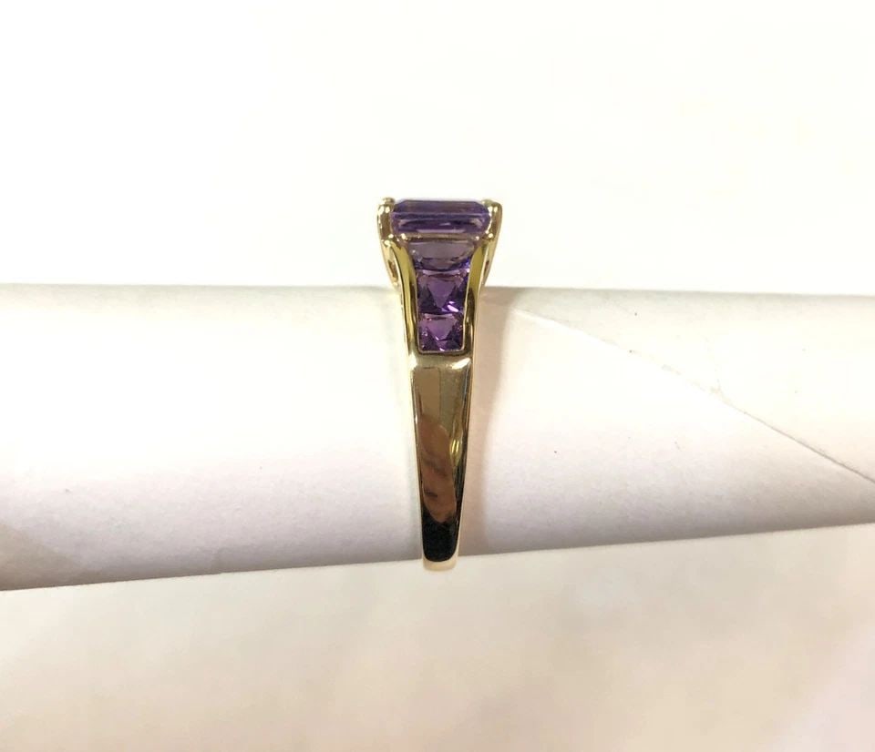 14K GOLD RING SET WITH NATURAL AMETHYSTS (SIZE 8.25) 3.1G: 14K GOLD AND AMETHYST RING (SIZE: 8.25) 14k Gold Ring with Amethyst stones You are bidding on a 14k Gold Ring with Amethyst stones. The ring has been fully checked and inspected by our in house Jewele