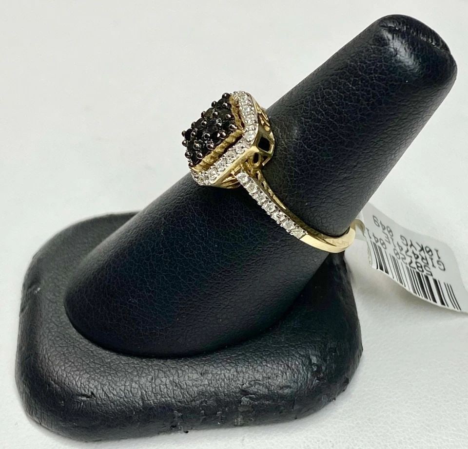 NEW 10K GOLD SQUARE SHAPED RING WITH BLACK/WHITE DIAMONDS (SIZE 6.5) 2.5G: WOMEN'S 10K YELLOW GOLD RING WITH BLACK AND COLORLESS DIAMONDS NEW 10k Yellow Gold Ring with Black and Colorless Diamonds NEW You are bidding on a new with defects 10k Yellow Gold Ring with Black and 
