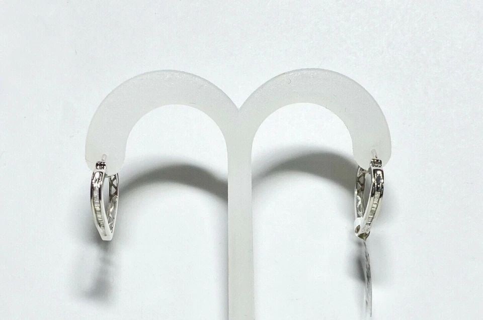 NEW 10K WHITE GOLD HEART SHAPED HOOP EARRINGS WITH 0.25CTS DIAMONDS 3.4G: WOMEN'S 10K WHITE GOLD HEART HOOP EARRINGS WITH 0.25CT DIAMONDS Women's 10K White Gold Heart Hoop Earrings with 0.25CT Diamonds You are bidding on a new with tags Women's 10K White Gold Heart Hoop Ear