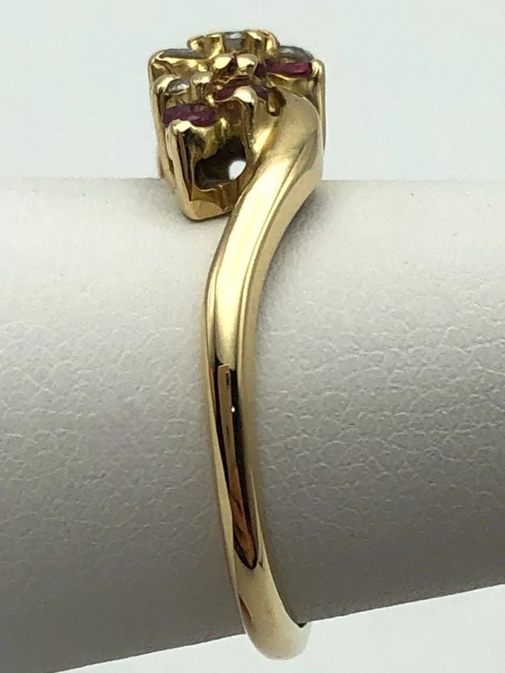 14K GOLD CLUSTER RING WITH NATURAL RUBIES AND DIAMONDS (SIZE 7) 2.6 GRAM (1 of 2)