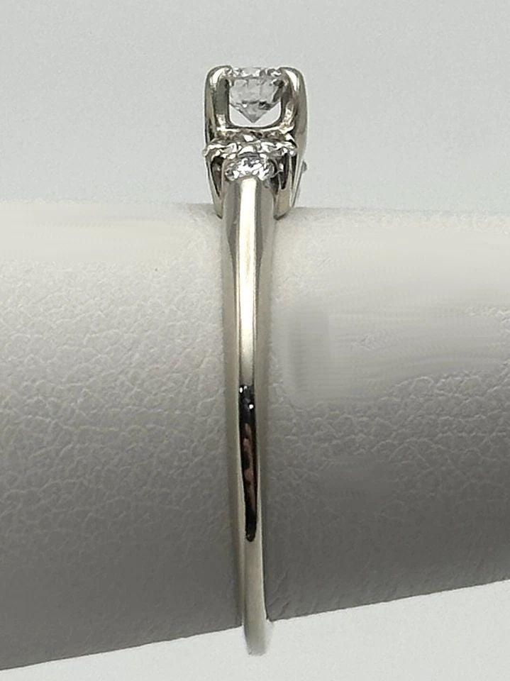 14K WHITE GOLD ENGAGEMENT RING WITH 0.44CTS NATURAL DIAMONDS (SIZE: 7.25) 2.5 GR: 14K WHITE GOLD ENGAGEMENT STYLE RING WITH 0.44CTS NATURAL DIAMONDS SIZE: 7.25 14k White Gold Engagement style Ring with 0.44cts of Diamonds Condition: Used, has been cleaned Material: 14k White Gold R