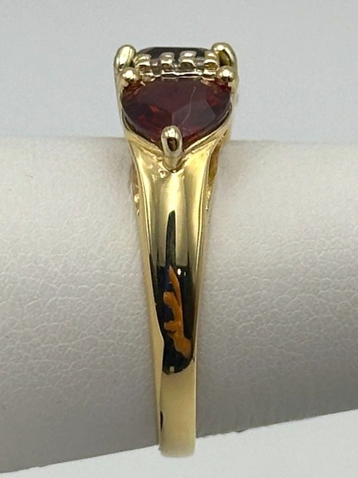 14K GOLD RING WITH GARNETS AND 0.06CTW DIAMONDS (SIZE 7.5) 3.4 GRAMS (1 of 2)